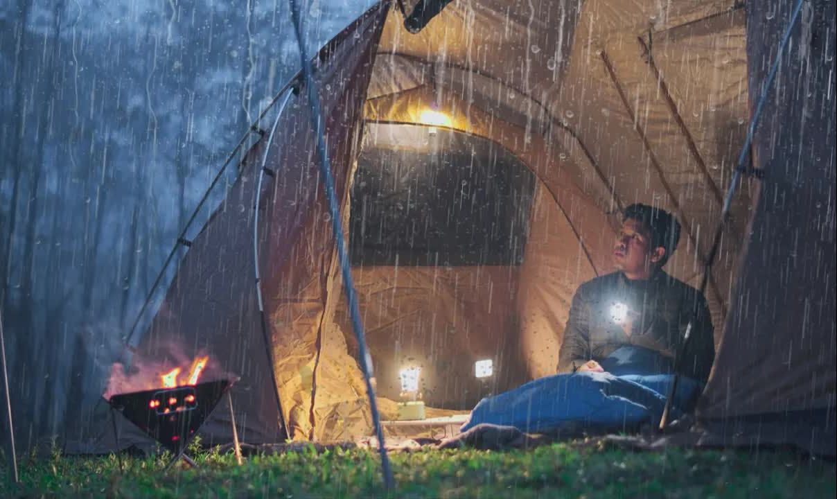 [图]雨中的热门帐篷露营• 在完美的雨帐篷中放松身心• 单人露营