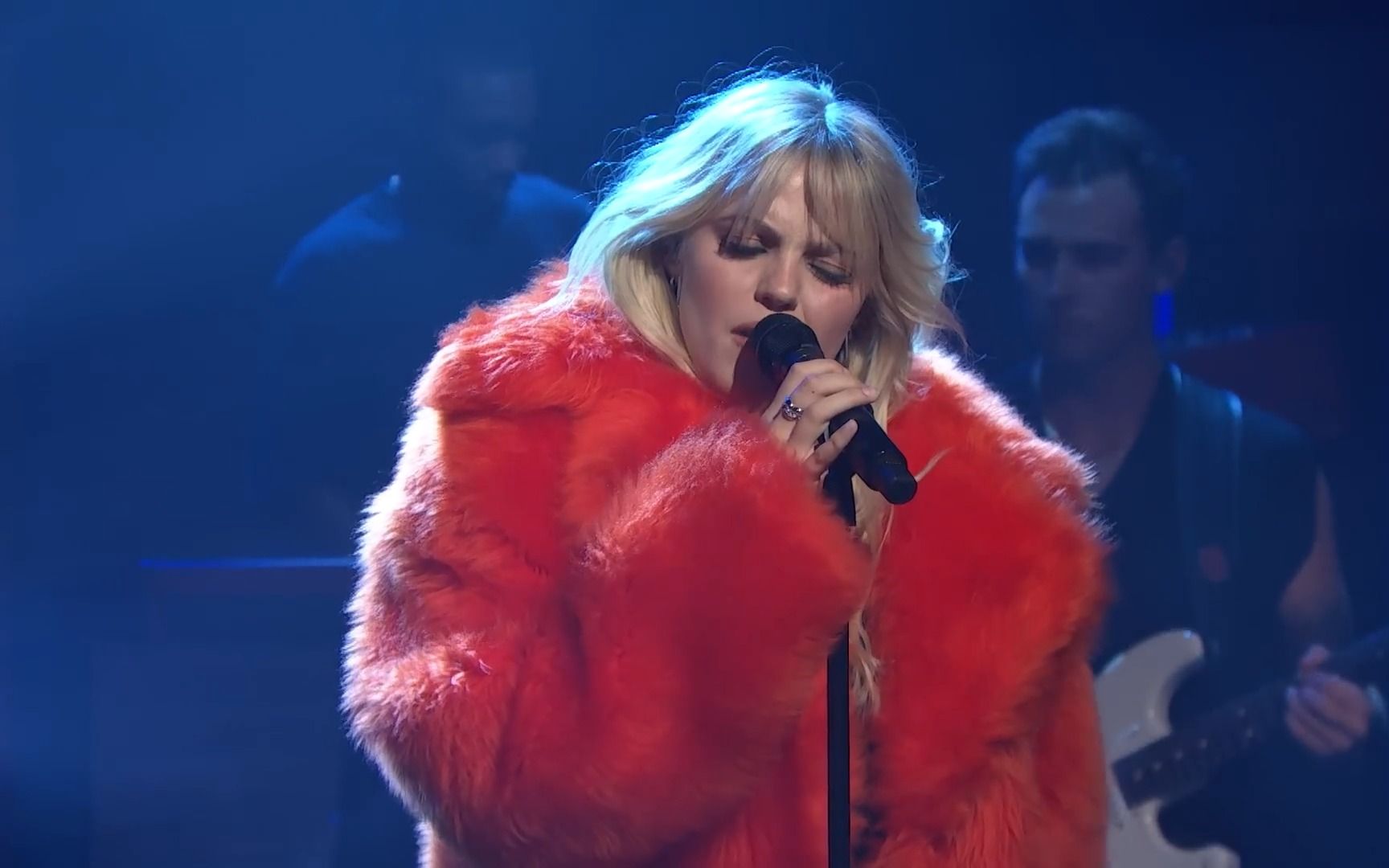 reneé rapp《tummy hurts》(with towa bird) [live from late night