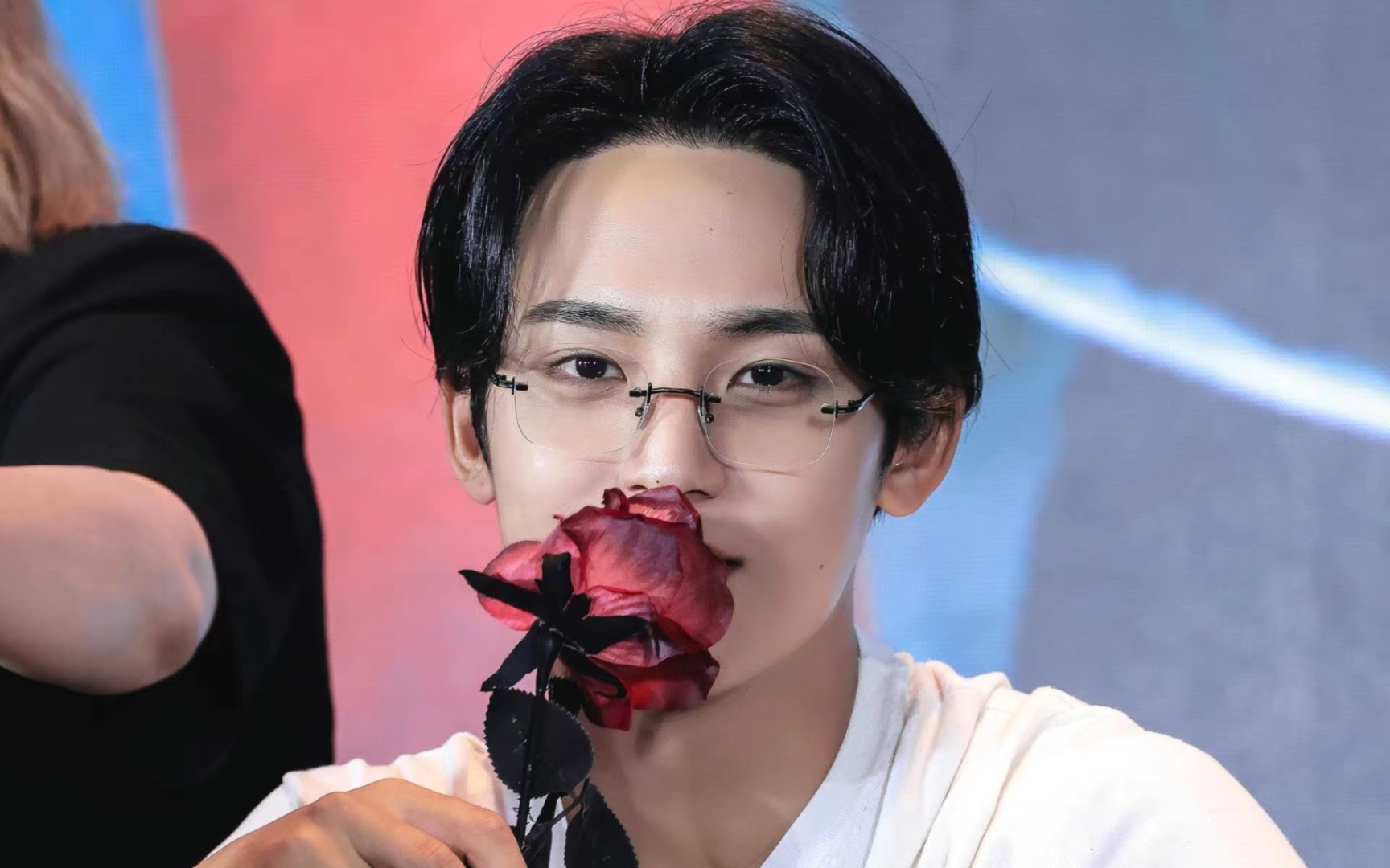 当金珉奎看到带头纱的徐明浩