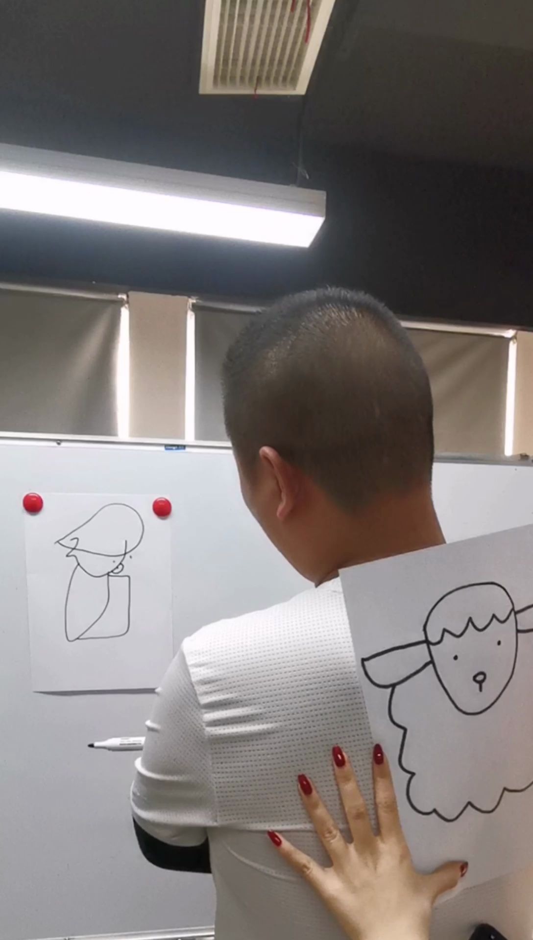 活动作品背后传画啥也不是