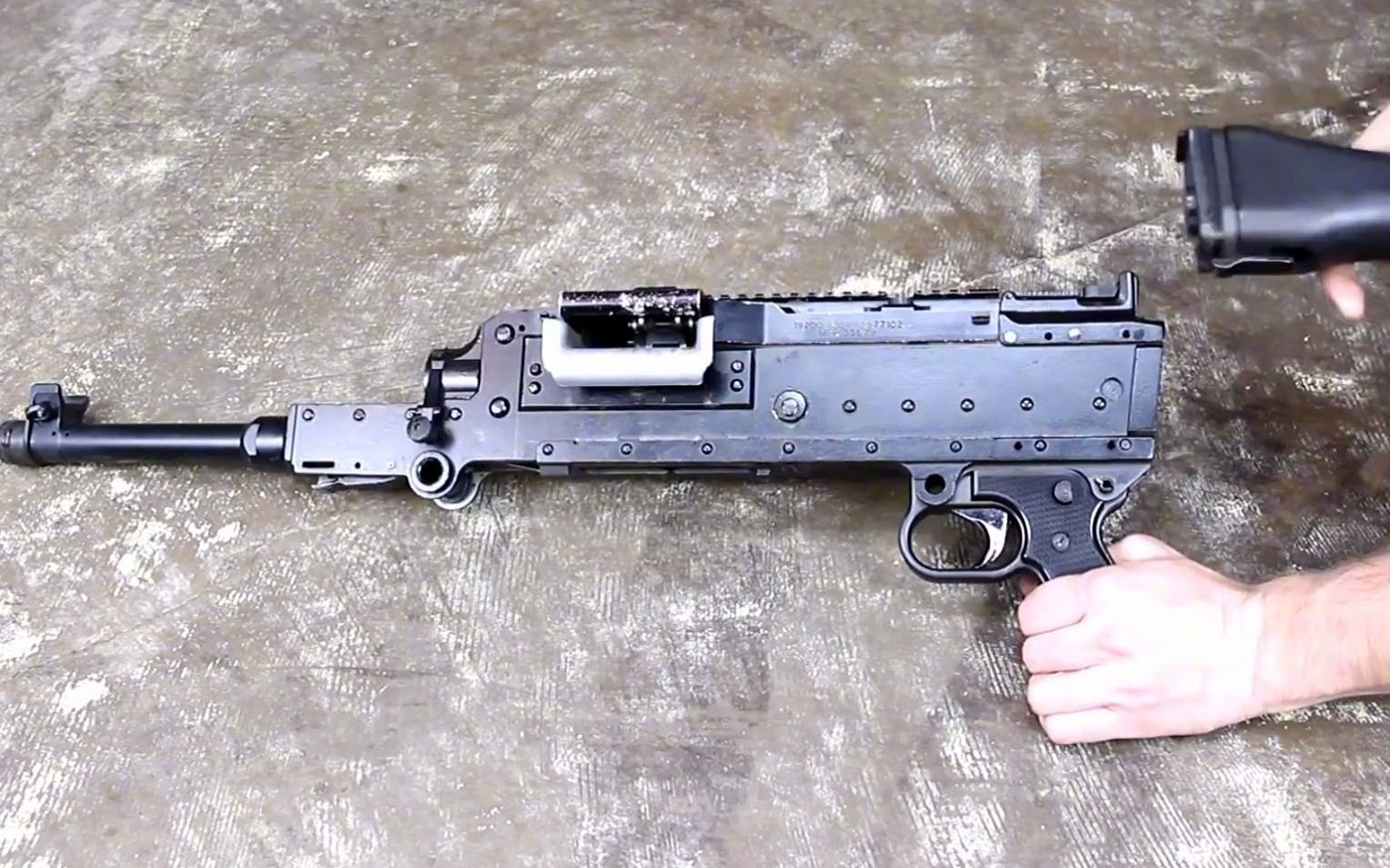 五个国家的通用机枪比利时mag可拆解10个部件美国m60花式射击