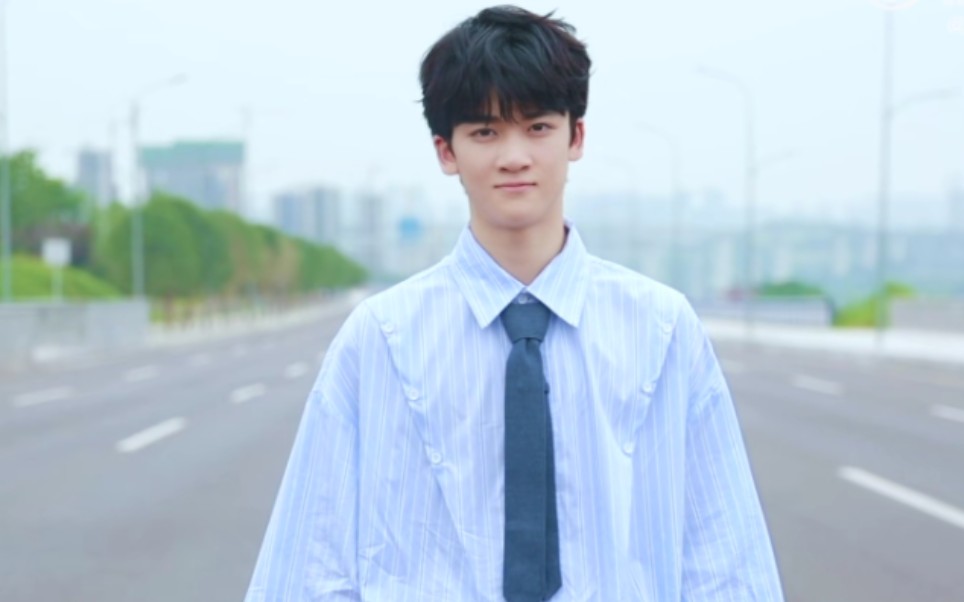 邓佳鑫原创歌曲初尝试心声新生写在15岁结尾