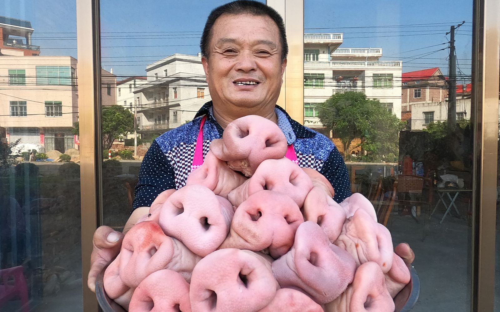 24斤猪鼻子用农村土灶卤制1小时全家人啃满嘴油