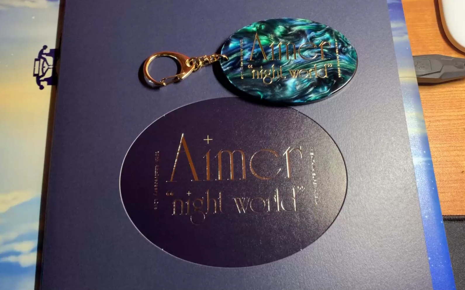 aimernightworld十周年场刊和钥匙扣