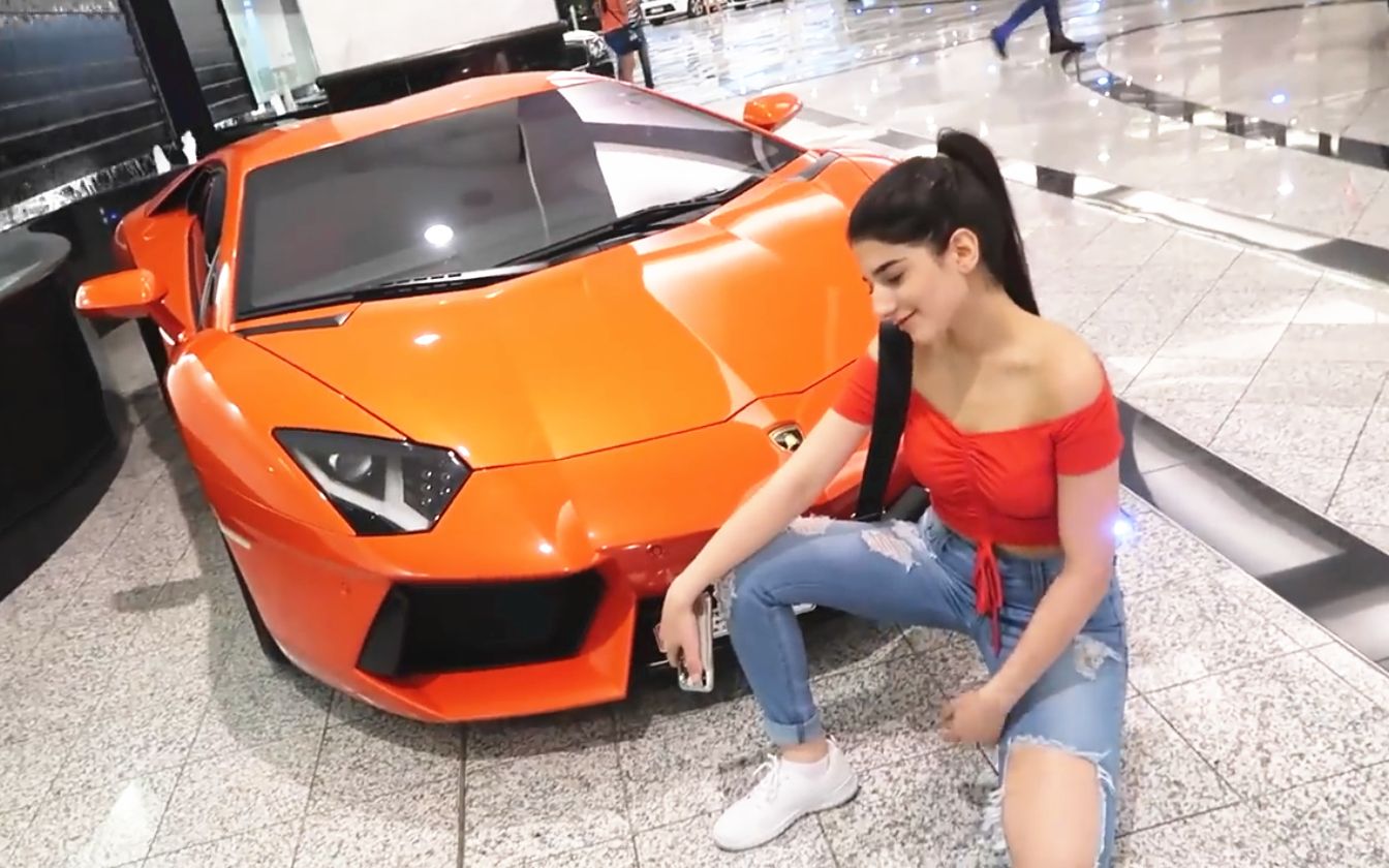 土豪平时都会穿什么衣服呢?这么接地气?网友:他的女朋友真好!