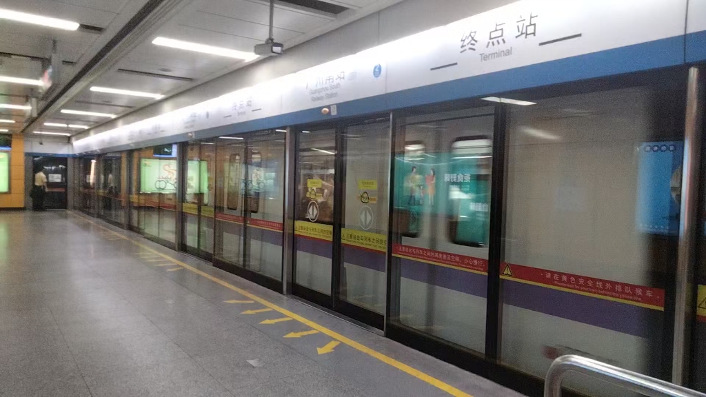 【广州地铁】2号线a4型02×047048广州南站进站