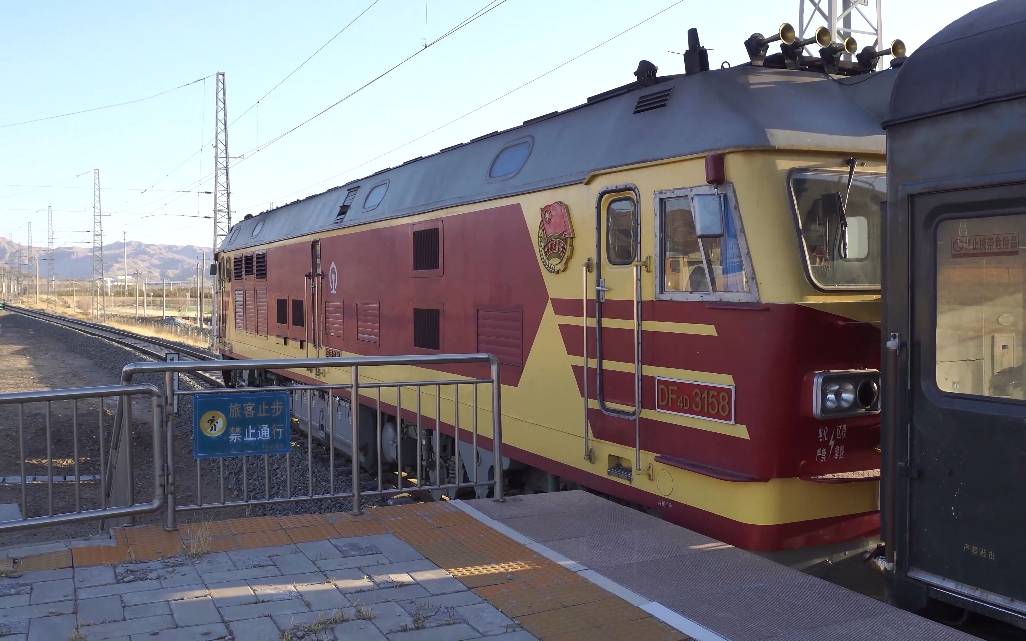[4k][cr]呼局团号df4dk-3158牵引k7903昆都仑召站出站