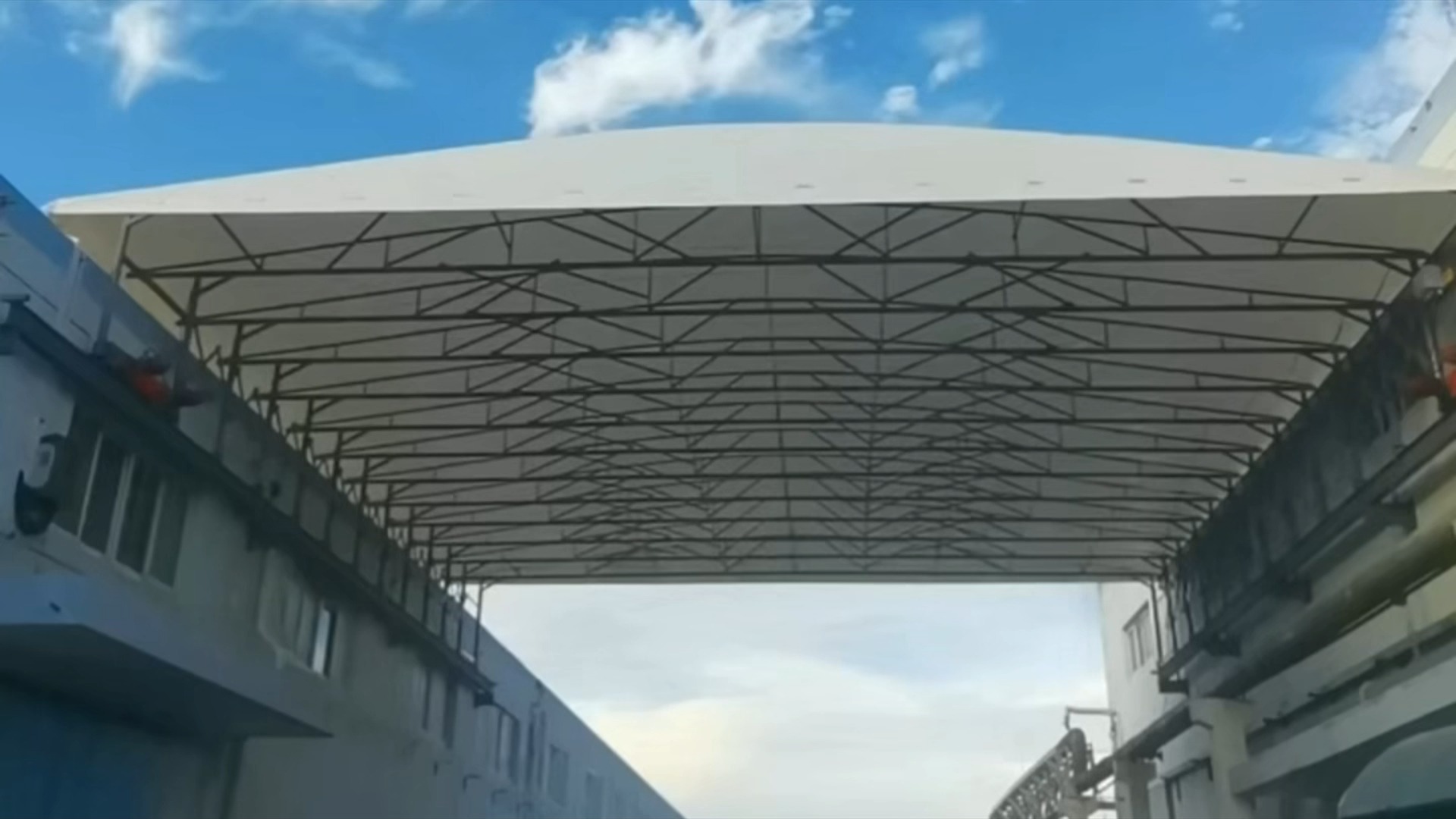 佛山电动推拉雨棚户外遮阳棚厂房通道电动棚