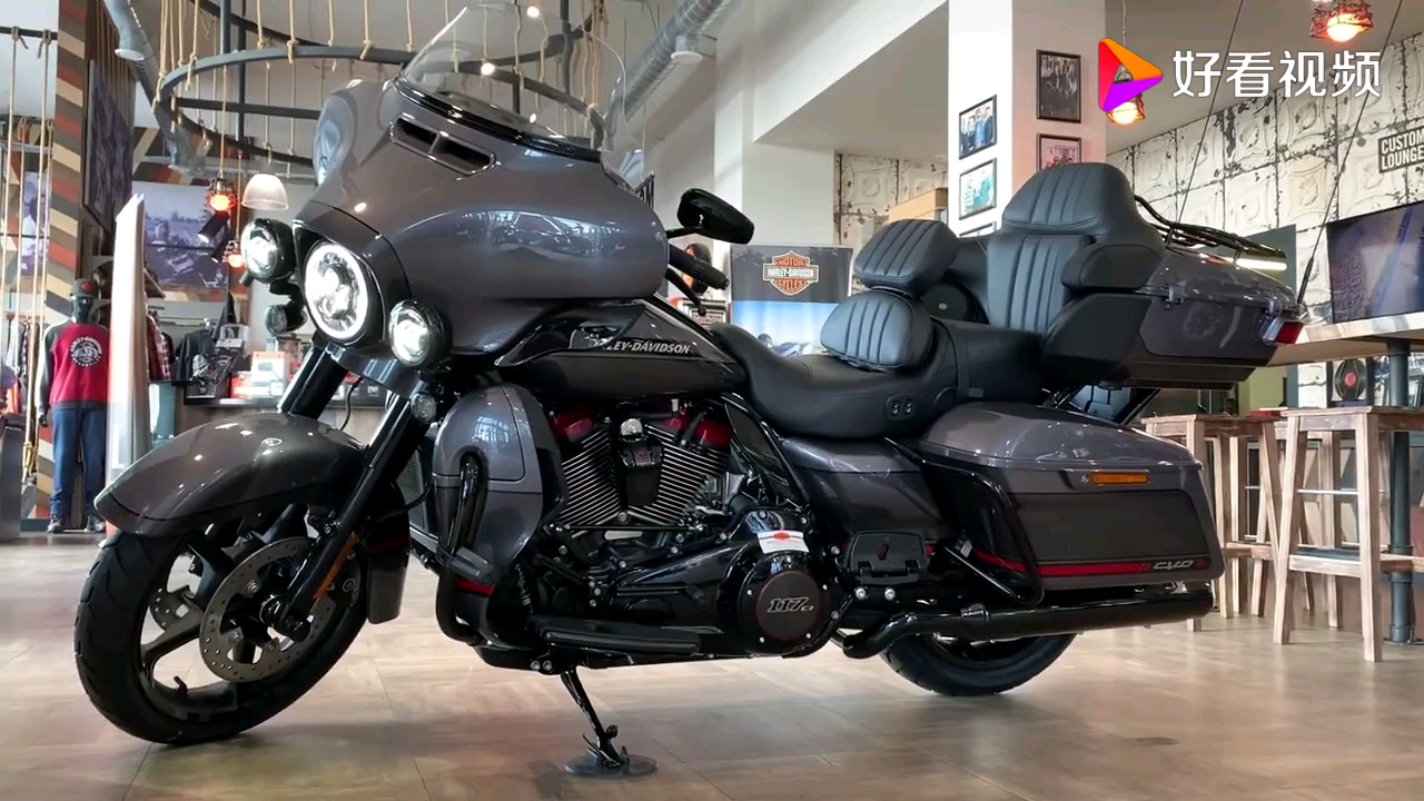 2020哈雷旗舰滑翔cvo到店实拍,排量到1923cc,座椅似沙发_哔哩哔哩