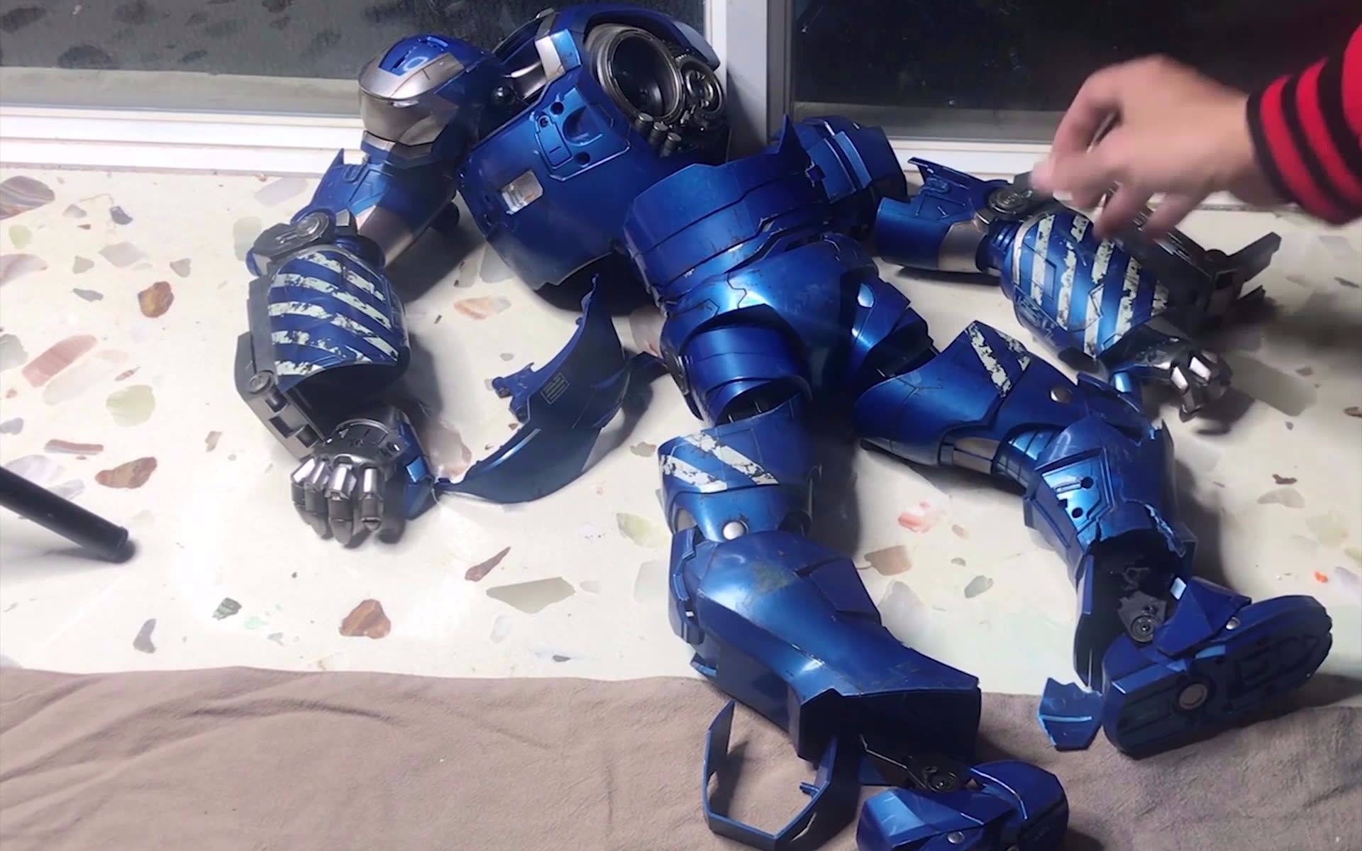 hottoys 钢铁侠mk38 伊戈尔 工厂残次品修复_哔哩哔哩 (゜-゜)つロ