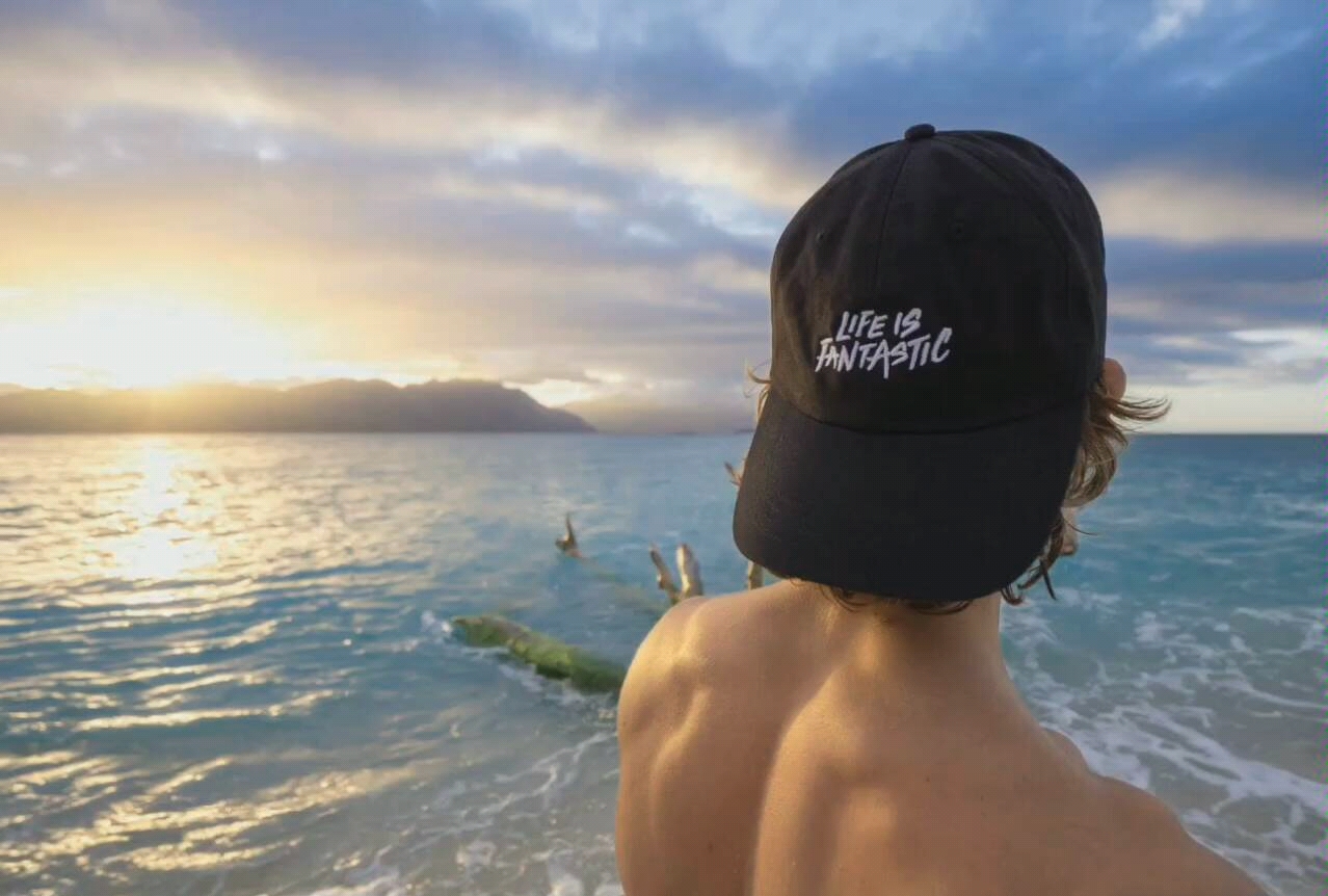 信誓蛋蛋海岛求生海浪动图钢蛋的肌肉背影lifeisfantastic