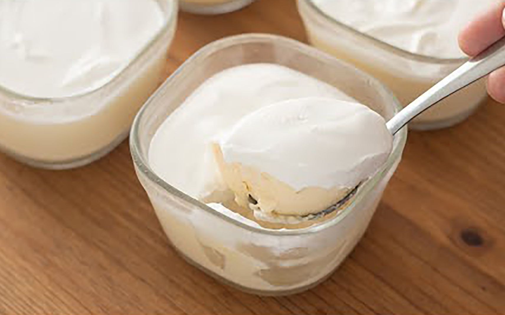 柔软丝滑的蛋奶布丁,勺子挖下去的瞬间,是心动的感觉!