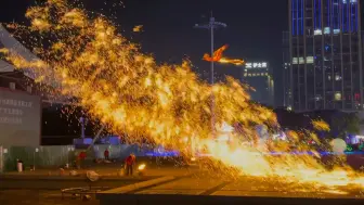 Скачать видео: 曾经最极致的浪漫，非遗绝技“打铁花”！