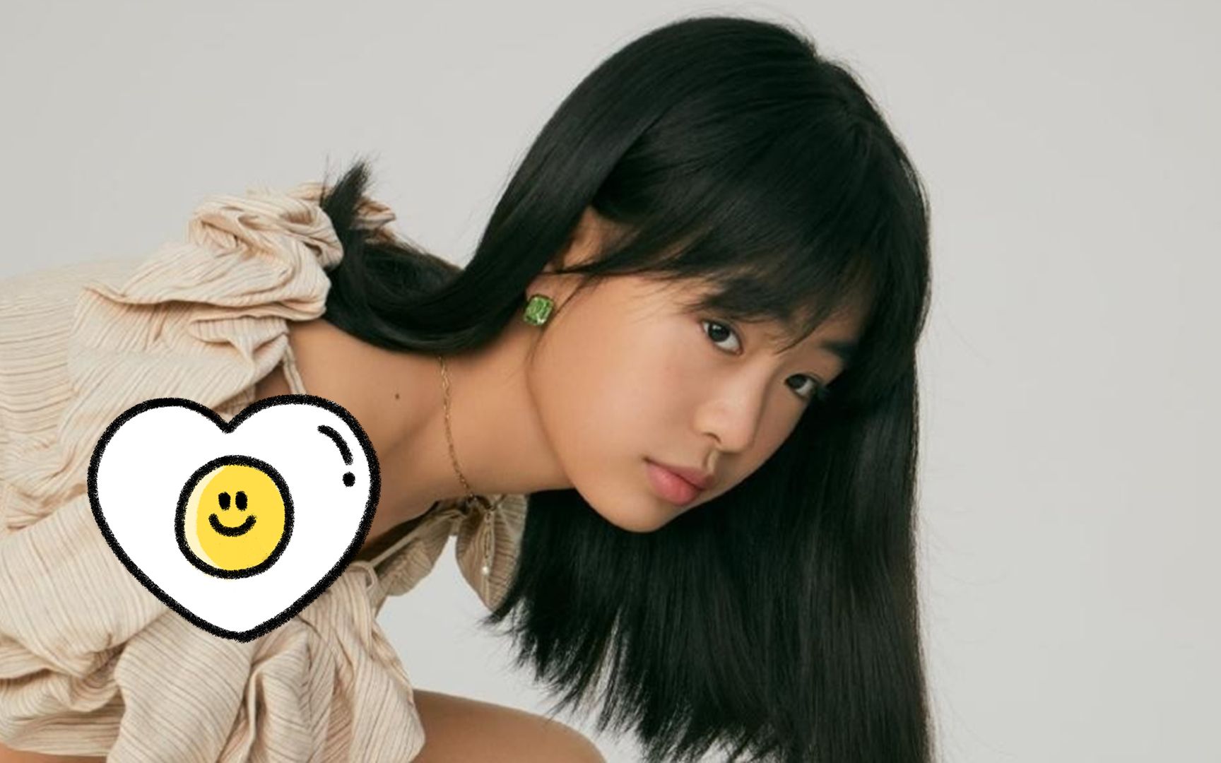 佟大为女儿首拍大片,13岁佟知霏身材颜值好,被赞是迷你版王祖贤