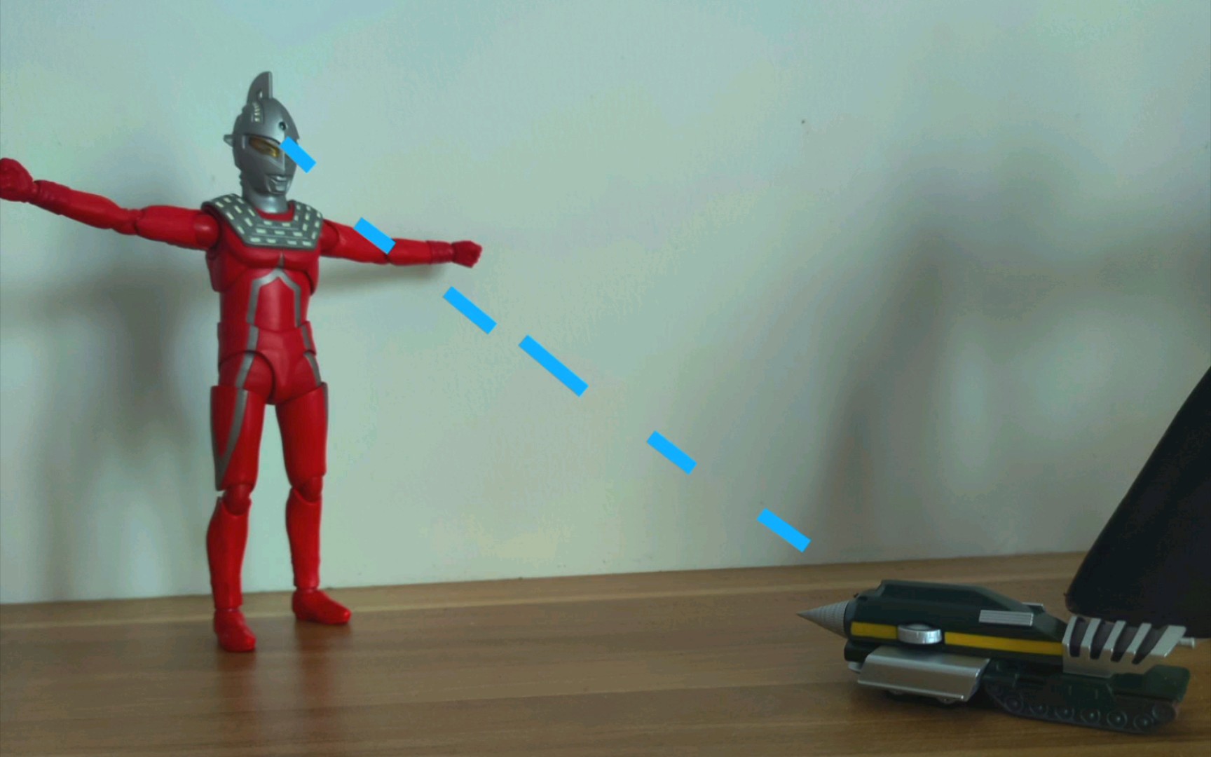 【特摄片整活】一个地底战车跟一个赛文奥特曼shf手办 是不是有点似曾