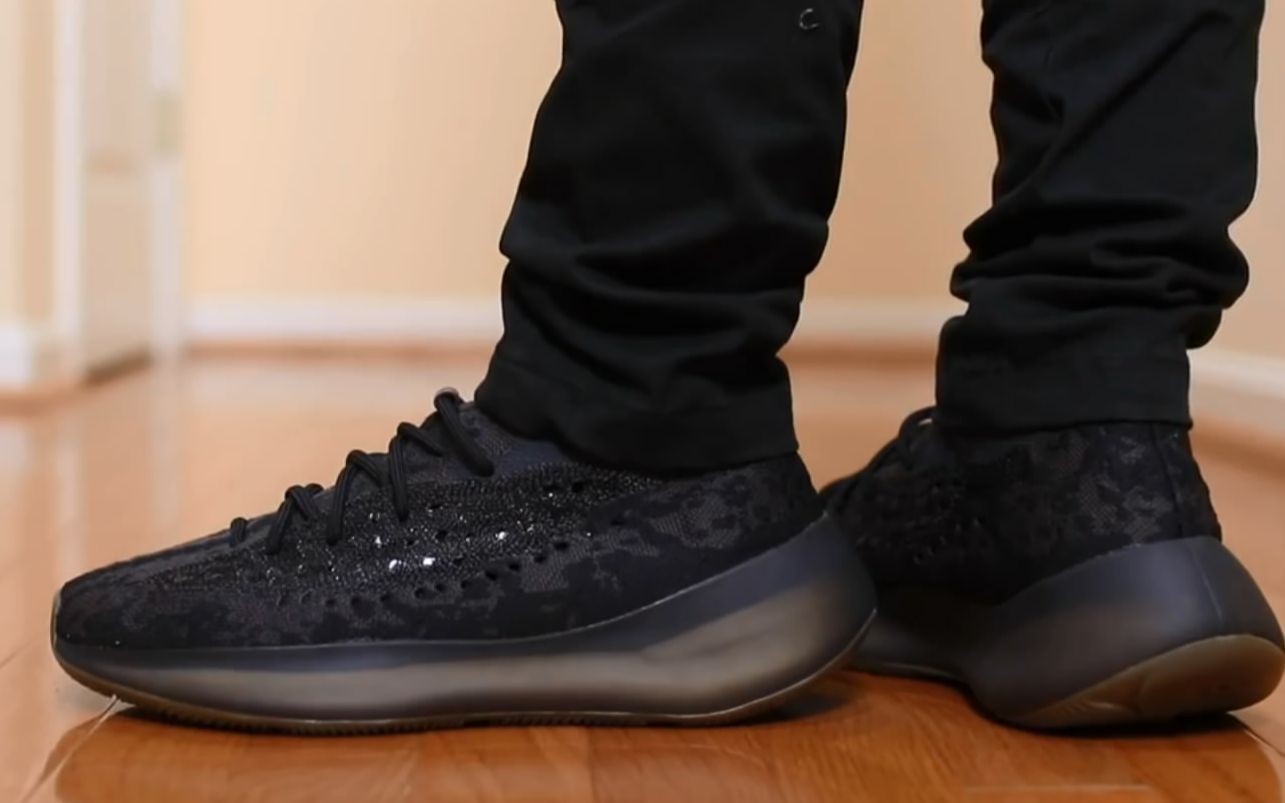 黑武士 yeezy 380 onyx 上脚 低调耐看 这次的380配色是真香还是依旧