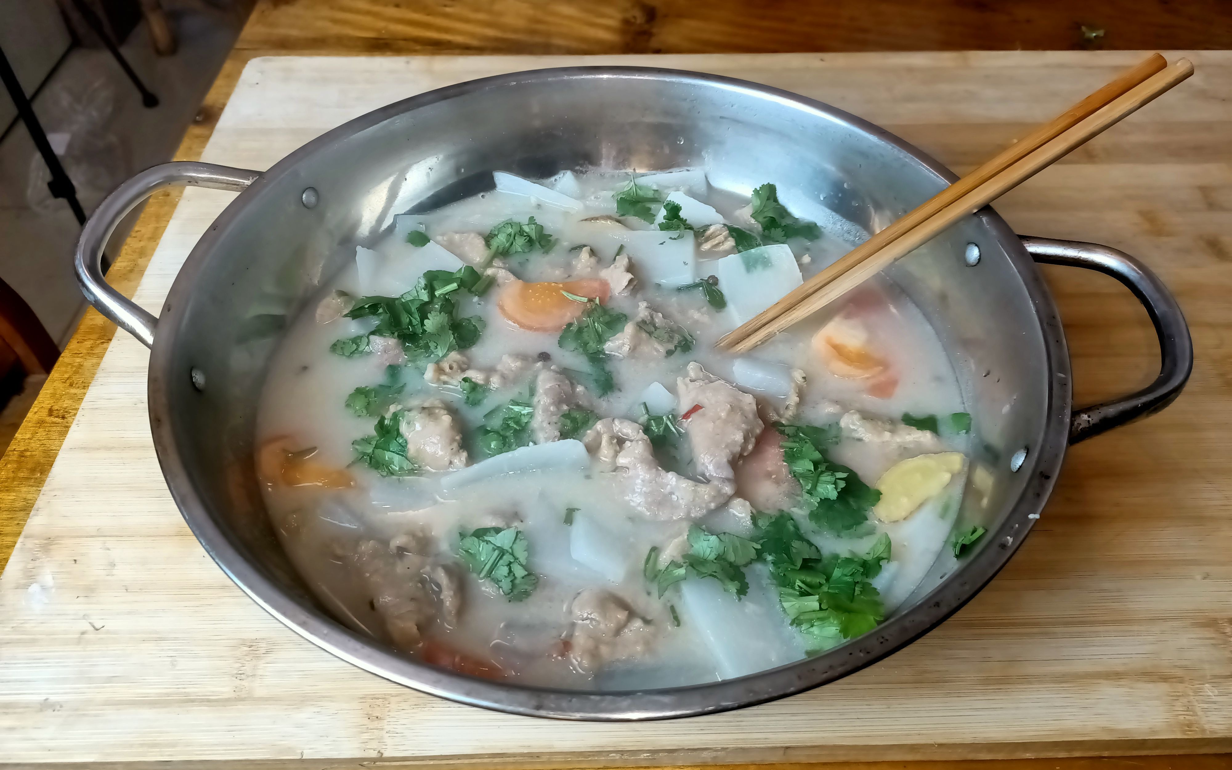 在四川有一道简单的平民菜叫滑肉,一锅搞定做出来汤鲜味美_哔哩哔哩