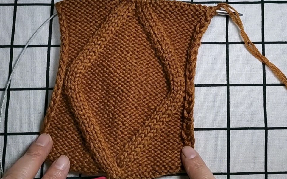 菱形花样编织教程三,讲解菱形花样的绞花编织方法,新手可以学会