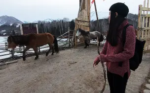 Скачать видео: 中国这个乡村只能用童话来形容，全国开始吹空调，它却还在下雪！