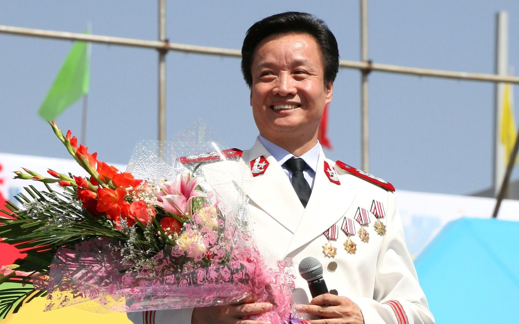 阎维文原唱《一二三四歌》,唱出军人的气势与豪迈,不愧经典老歌