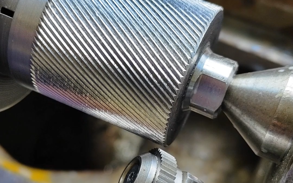 不锈钢滚花不管是斜纹,直纹,网纹,硬度在30hrc以下,滚花都是很好滚的