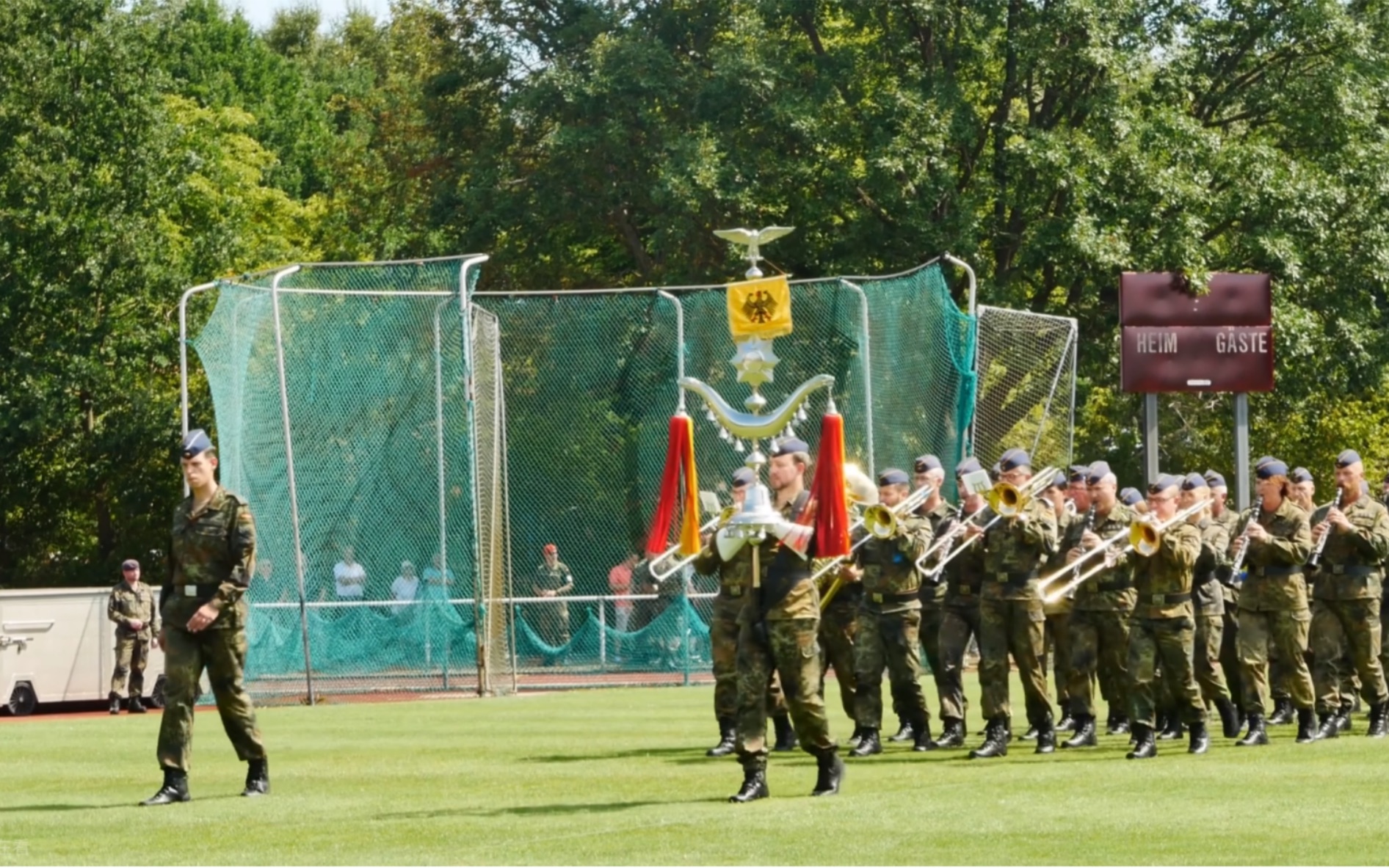 [图][4K/1080P] 联邦空軍 Regimentsgruß 军团致意进行曲 (11/2023)