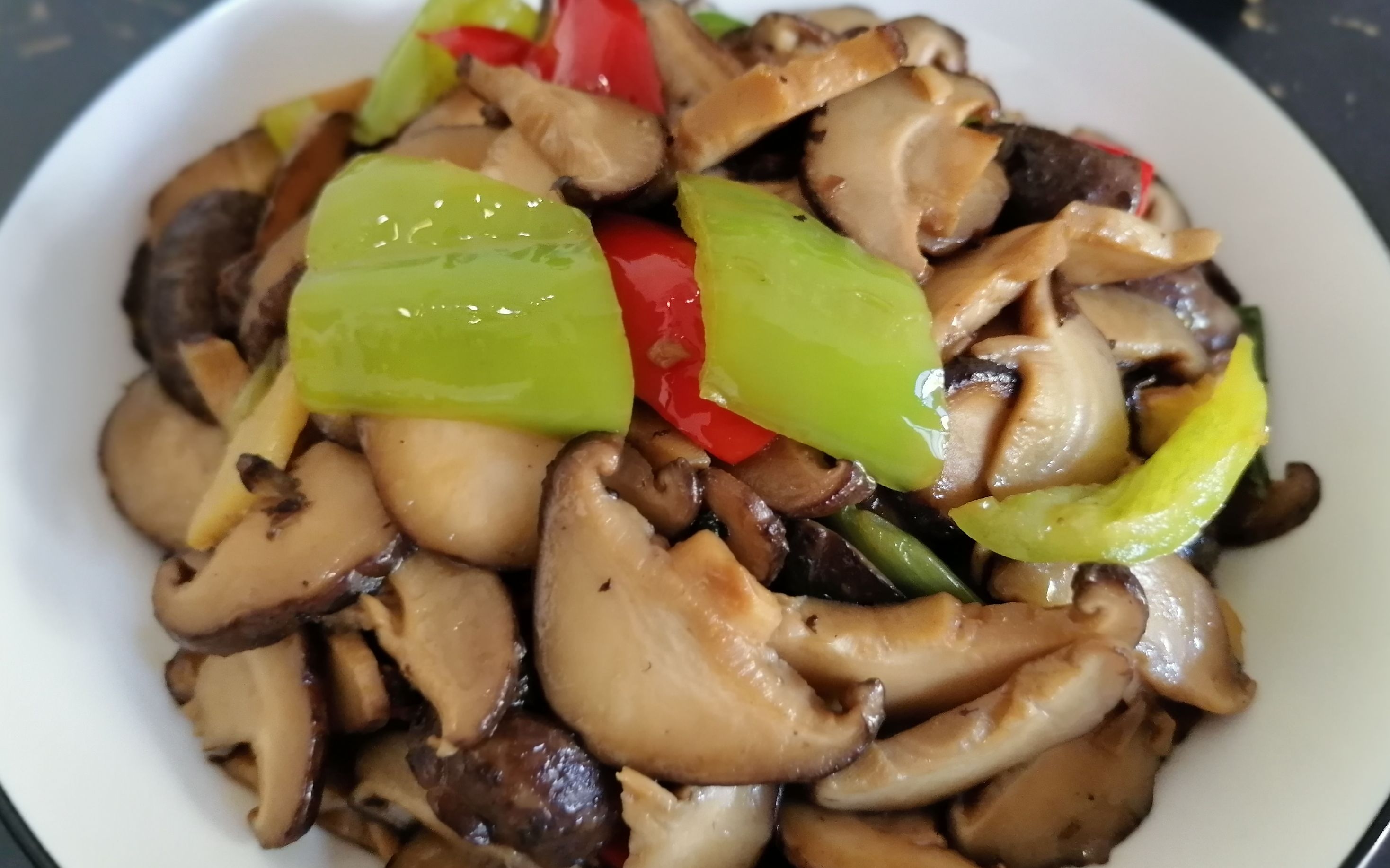 炒香菇要不要直接下锅炒?正确的家常做法,好吃又入味