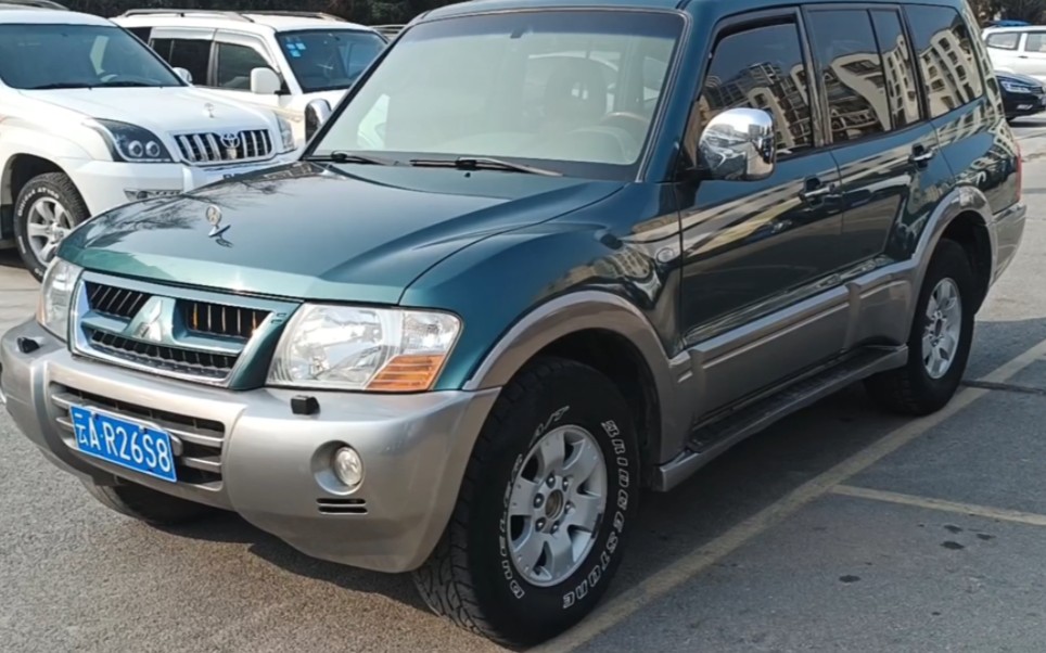 帕杰罗最经典的颜色,厅长绿!