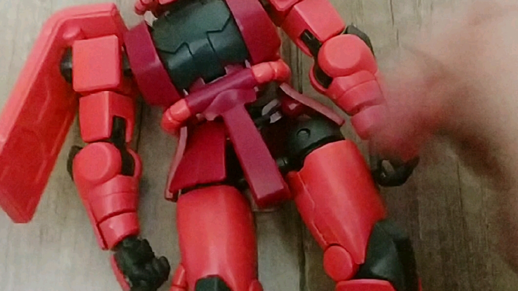 新生扎古红色彗星测评