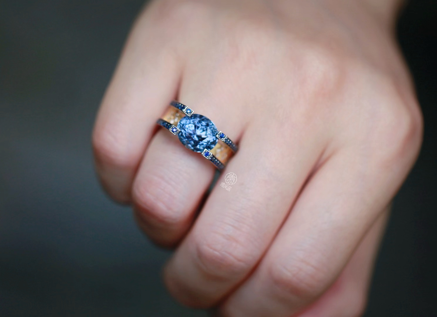 金银器# 做了枚很个性的蓝宝石戒指,蓝宝石没用皇家蓝也没用矢车菊