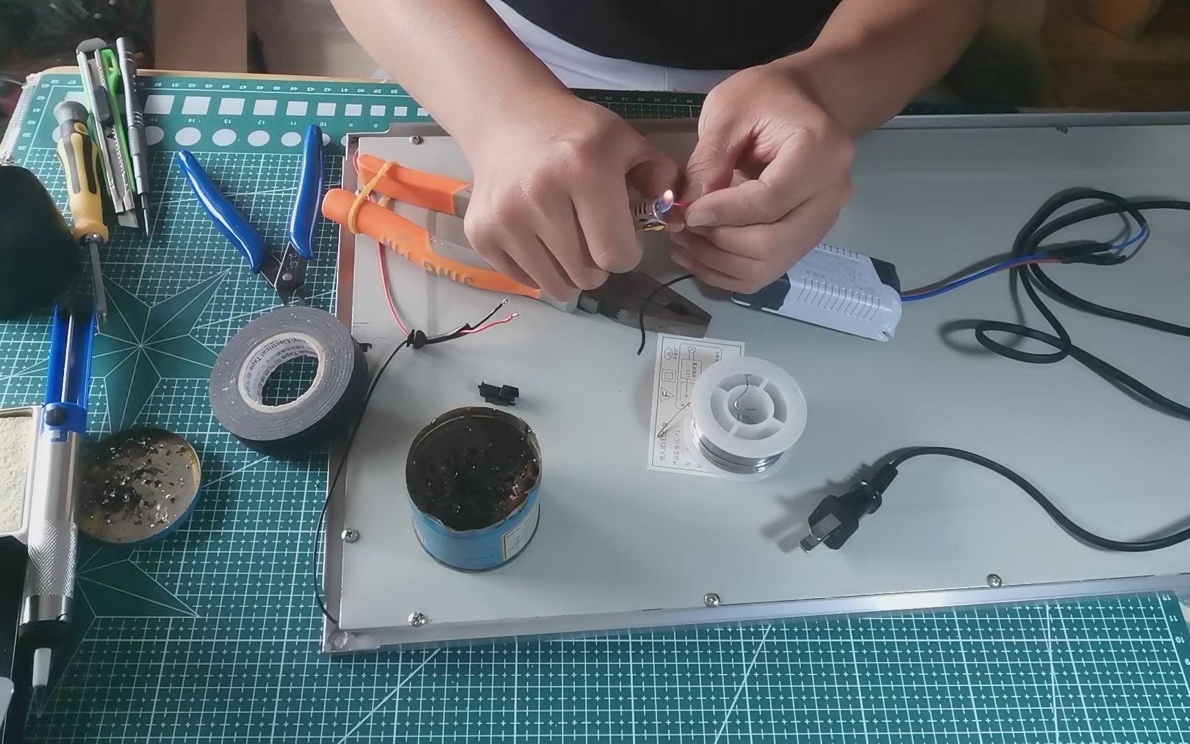 自制大功率led应急灯18650锂电池可充电可坏拆可更换