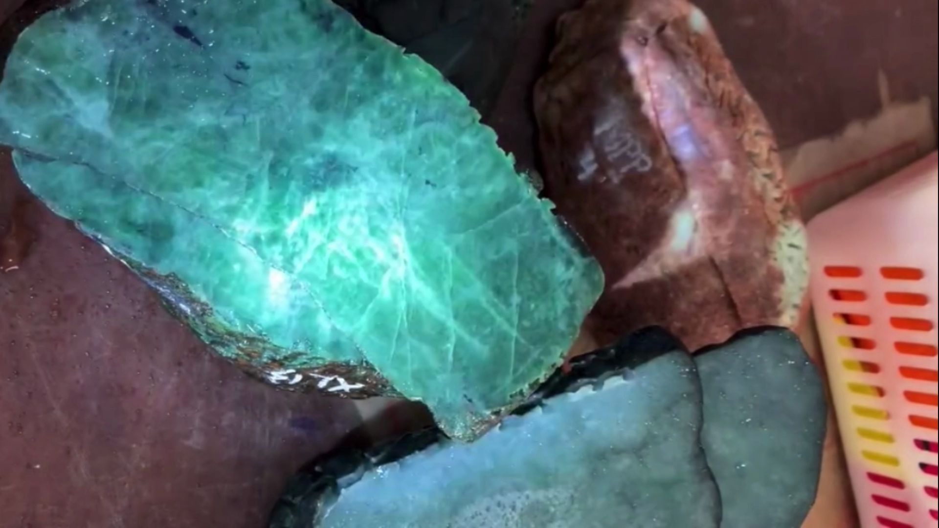 碎了,又见帝王裂.