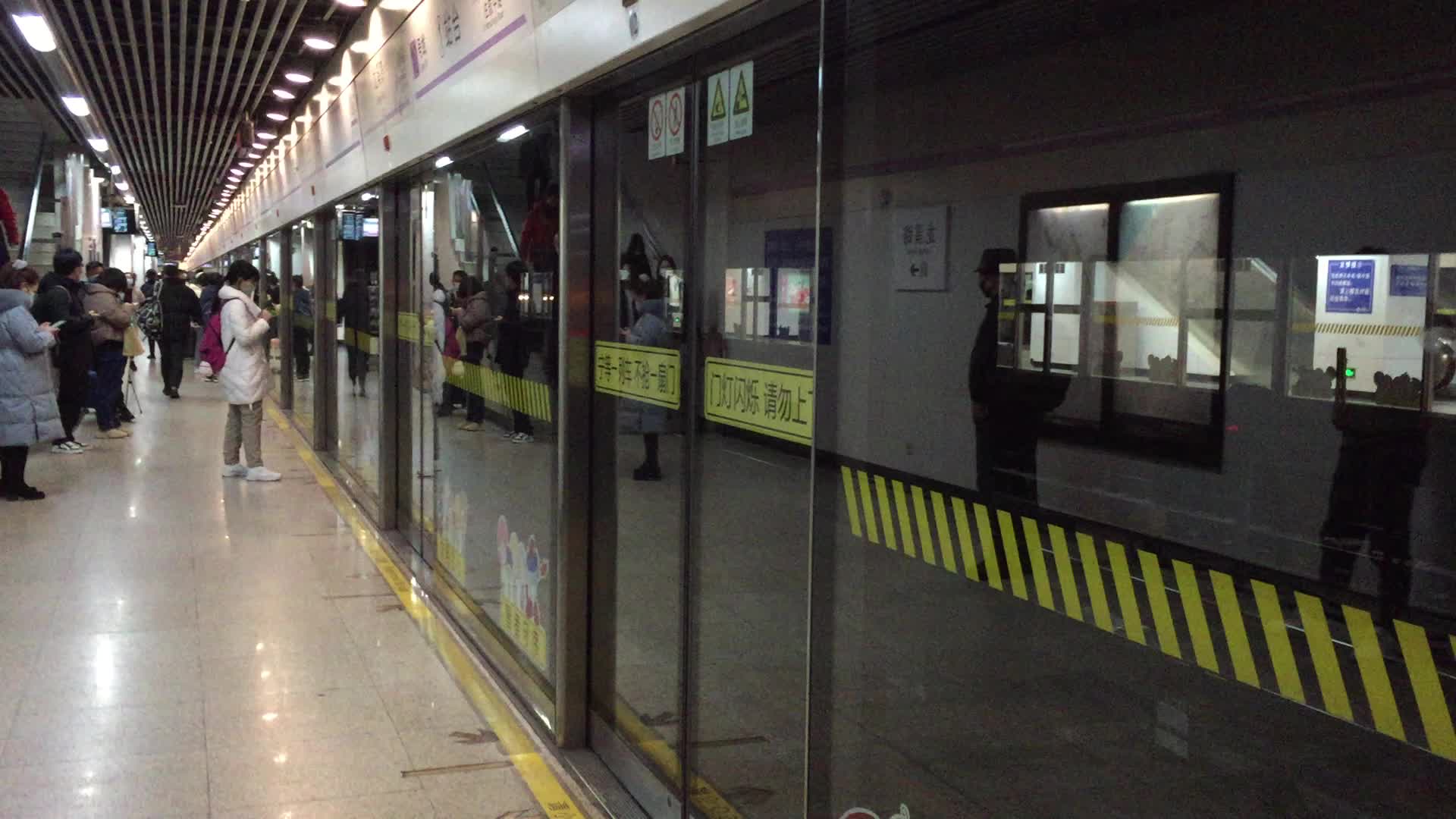 【上海地铁】10号线热带鱼1026龙溪路进站