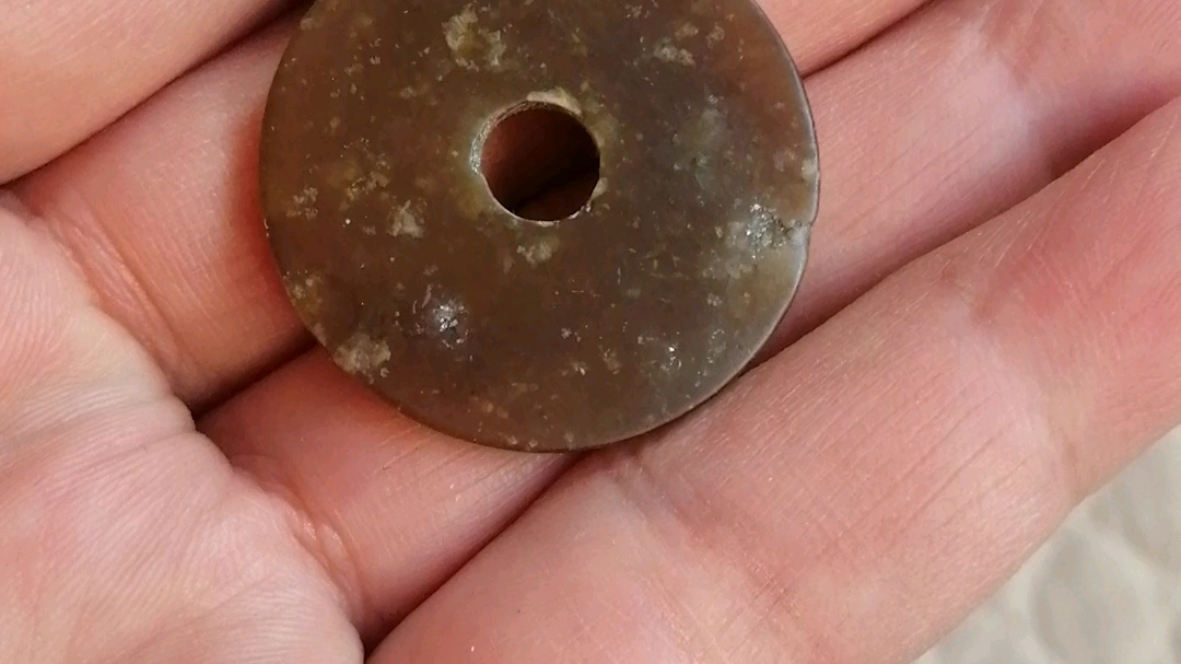 一件素面小玉璧!