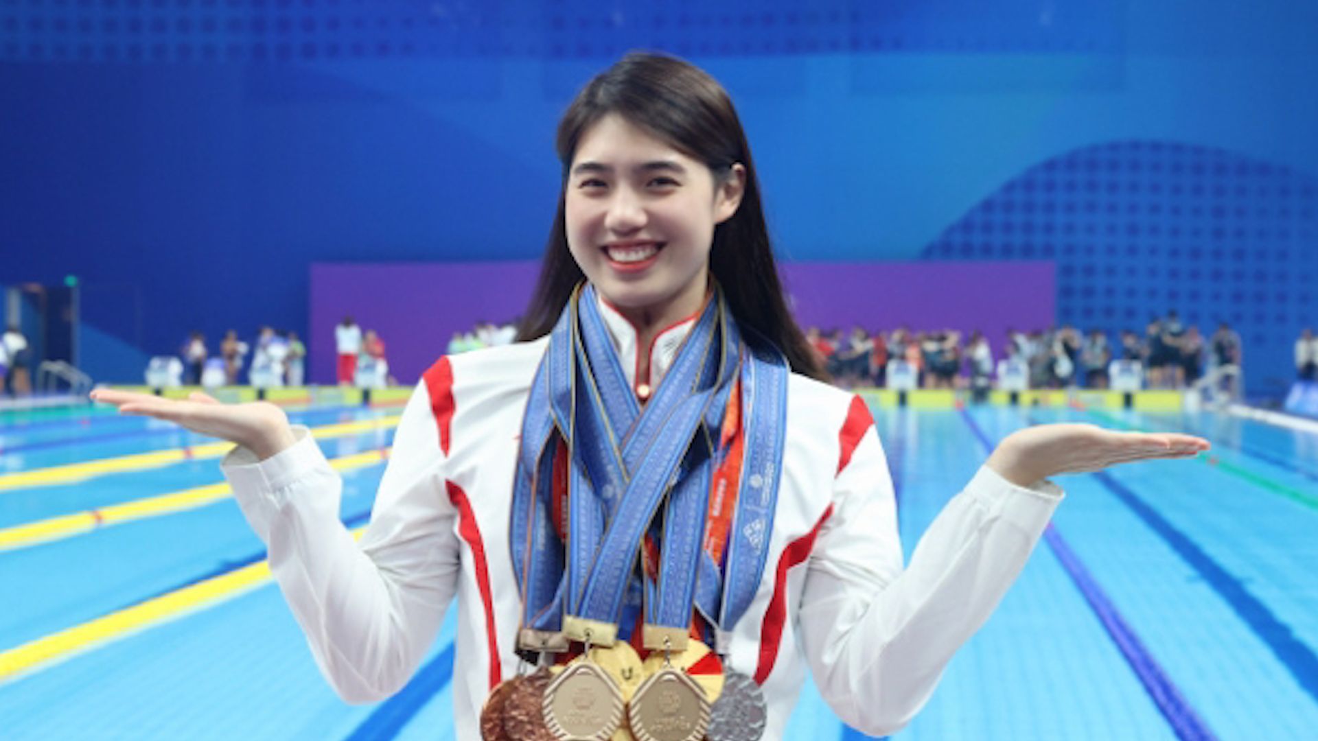 0.02秒!张雨霏200米蝶爆冷输17岁小将,疑4年首丢国内金牌:让成绩粉去