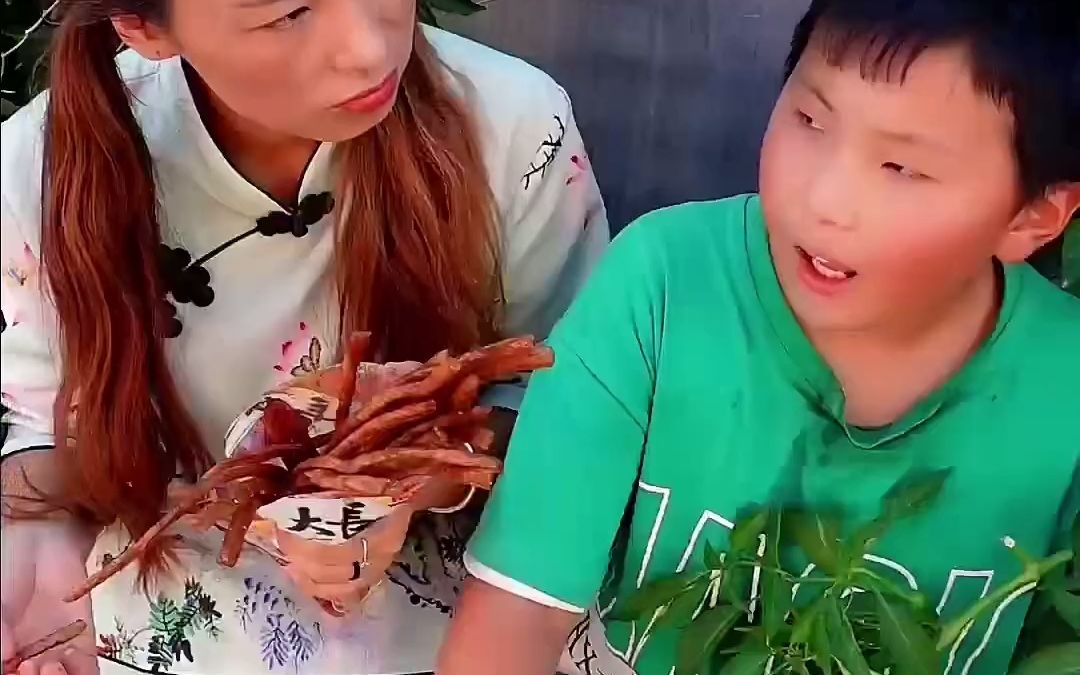 [图]你们还记得小时候最爱去的小卖部吗？童年的小零食你们都吃过哪些呢