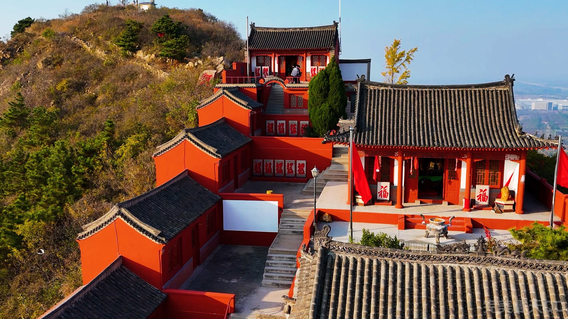 山脊上的狐仙庙