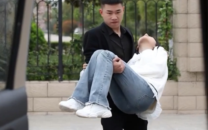 李倩倩被前男友派人捂晕绑架