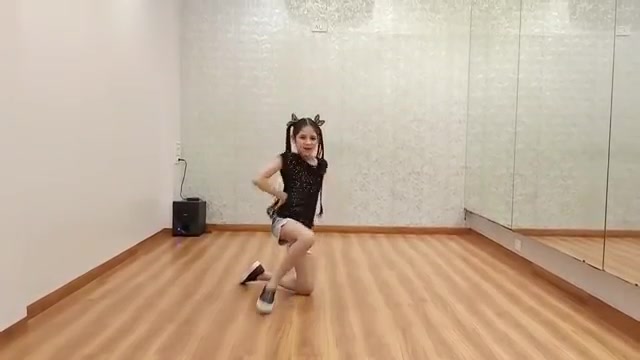 小萝莉长大了 哈莎莉·马洛特拉的舞蹈视频【小萝莉的猴神大叔】