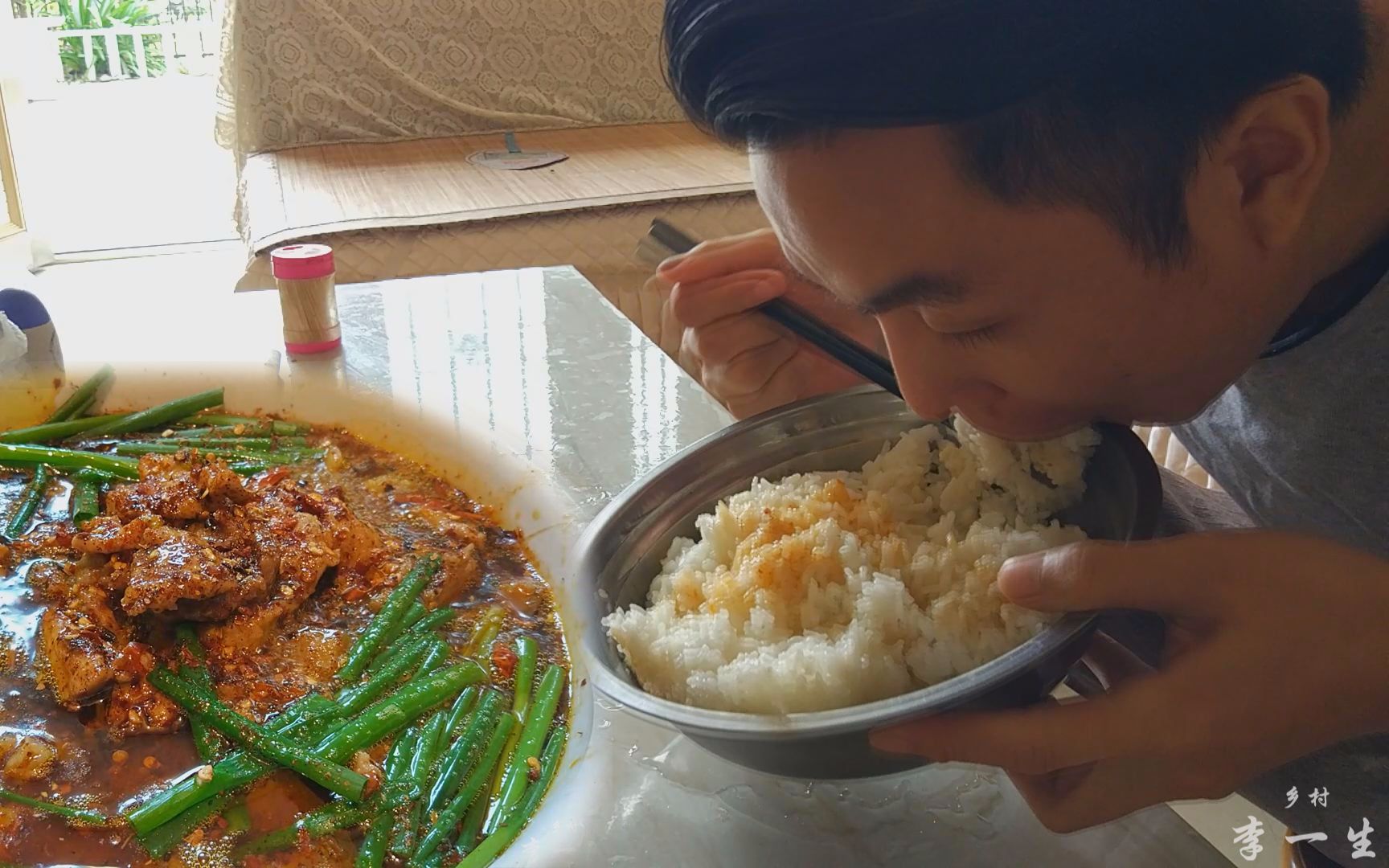 [图]今日开荤做水煮肉片，麻辣鲜香，面色红润，配着米饭吃得气喘吁吁