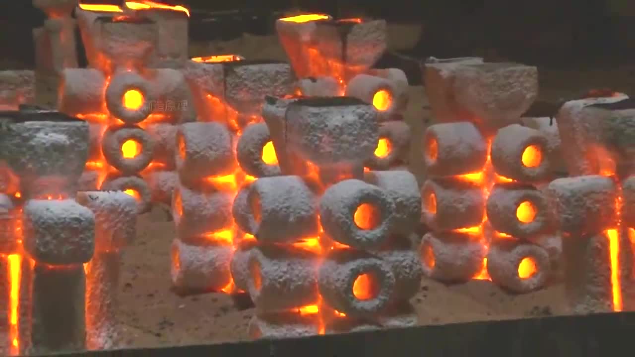 什么是失蜡铸造?蜡模凭空消失了,铁水倒进去发生了有趣的现象