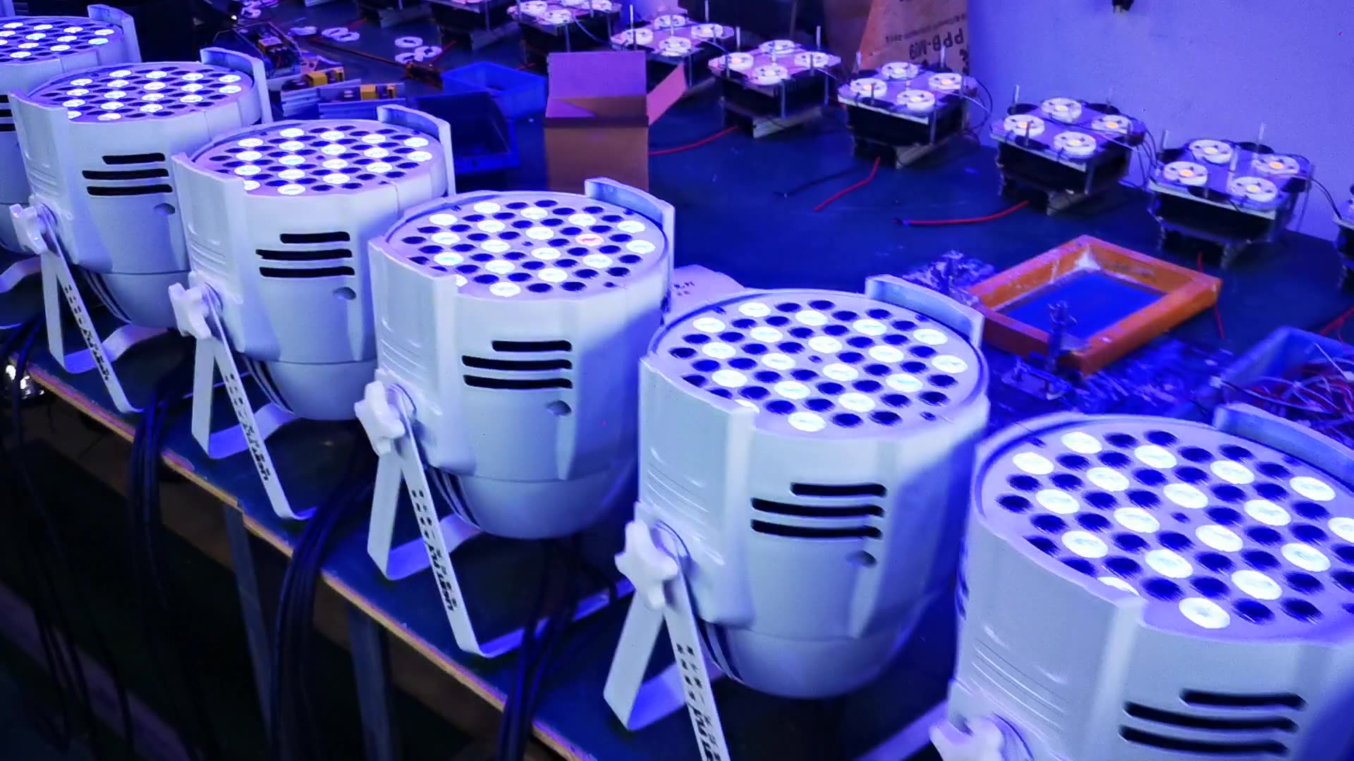 54颗3w白色led帕灯