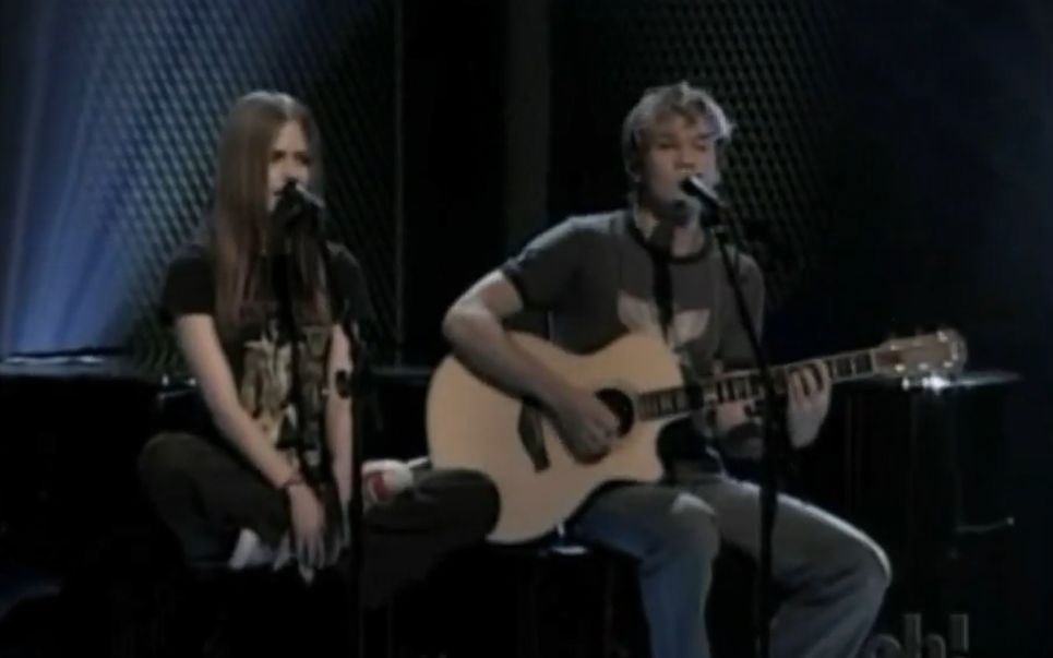 [图]【超复杂】Avril Lavigne with Evan - Complicated (Live Acoustic 2003.04.11)