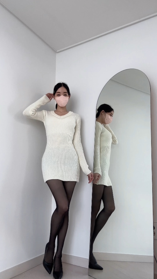 日本小姐姐丝袜白色连衣裙穿搭