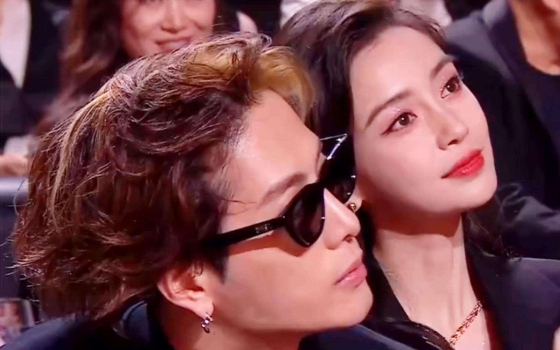 【angelababy王嘉尔】小说男女主有脸了!两人用脸80全世界!