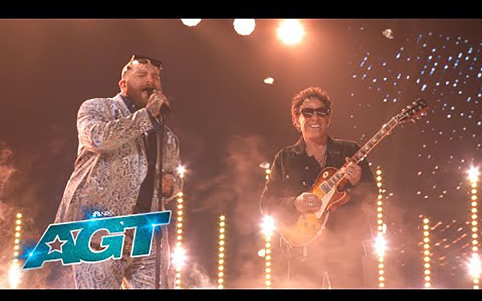 [图]Kodi Lee、Teddy Swims 和 Neal Schon 表演“Don't Stop Believin'” | AGT 2022