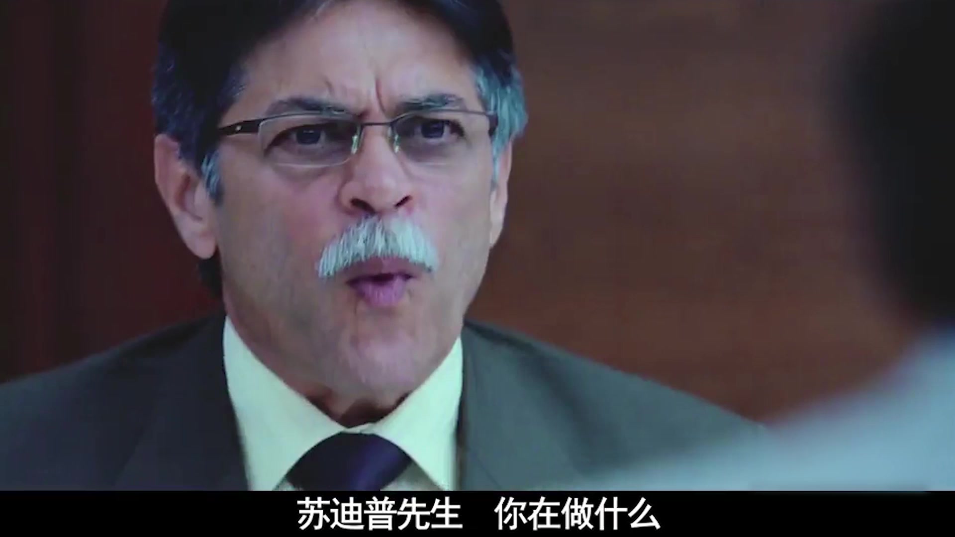 功夫小蝇:印度男子被苍蝇折磨得痛不欲生,最后还因为苍蝇发生了车祸!