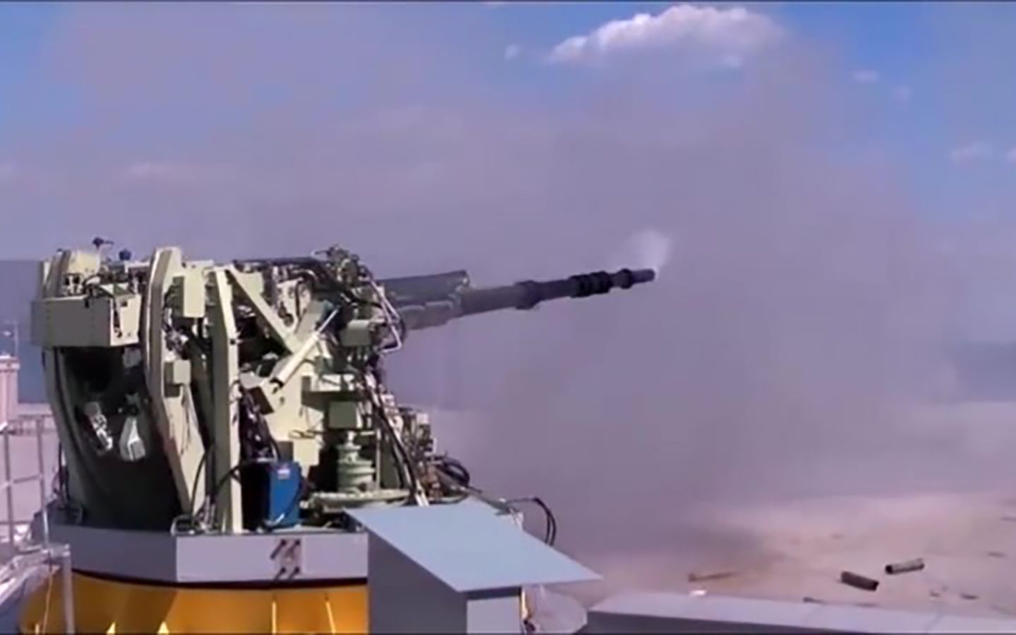 舰炮内部构造与自动装弹机工作原理展示