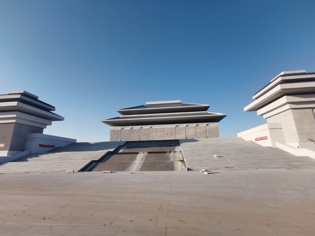 来到新建的青州博物馆