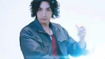 近藤颂利线下演译奥美迦变身